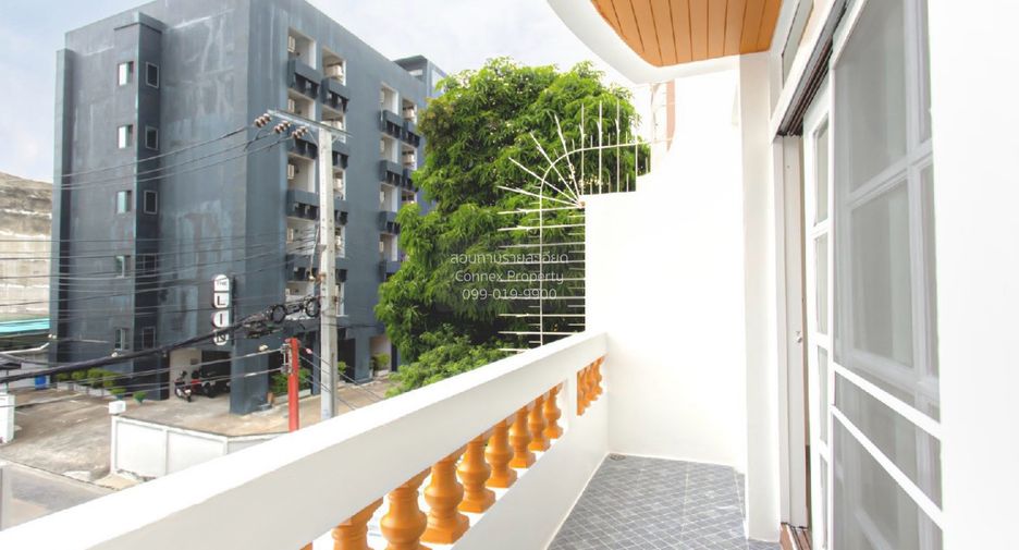 Reihenhaus zum Kauf mit 4 Zimmer in Huai Khwang, Bangkok