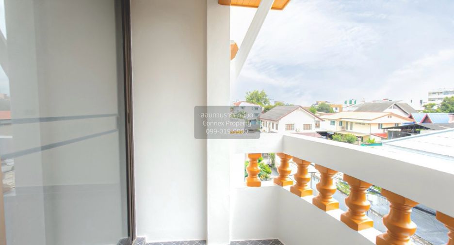 Reihenhaus zum Kauf mit 4 Zimmer in Huai Khwang, Bangkok