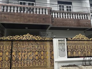 À vendre 3 chambres maison de ville à Taling Chan, Bangkok
