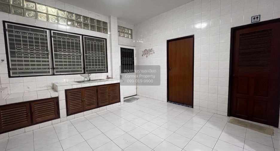 À vendre 3 chambres maison de ville à Taling Chan, Bangkok
