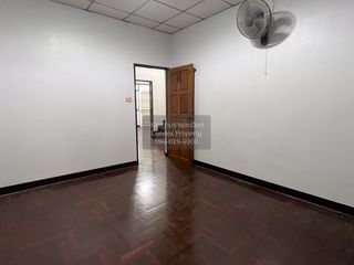À vendre 3 chambres maison de ville à Taling Chan, Bangkok