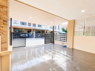 À vendre 3 chambres maison de ville à Mueang Nonthaburi, Nonthaburi