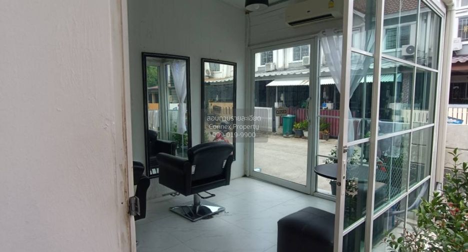 For sale 3 bedrooms townhouse in Khlong Luang, Pathum Thani