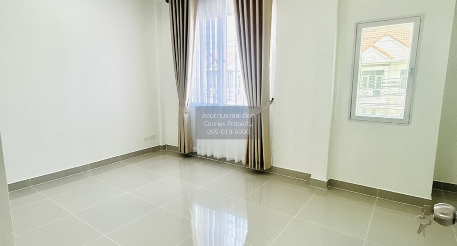 Casa adosada en venta de 3 habitaciones en Lam Luk Ka, Pathum Thani