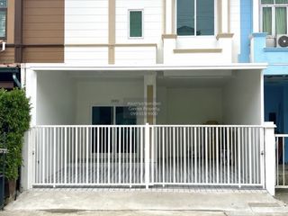 Casa adosada en venta de 3 habitaciones en Lam Luk Ka, Pathum Thani
