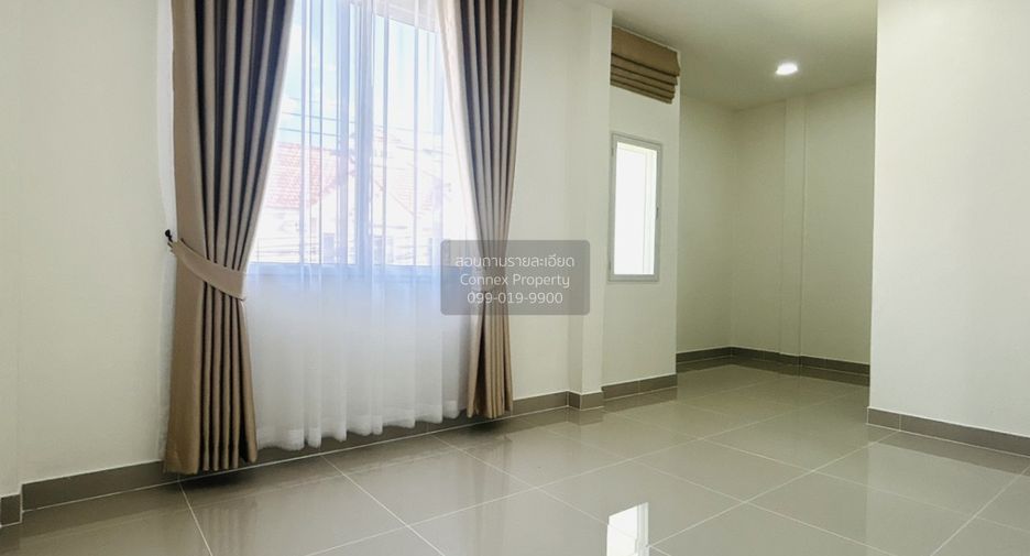 Casa adosada en venta de 3 habitaciones en Lam Luk Ka, Pathum Thani