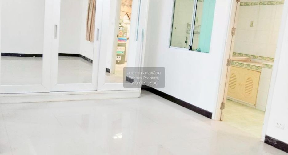 For sale 3 bedrooms townhouse in Mueang Pathum Thani, Pathum Thani