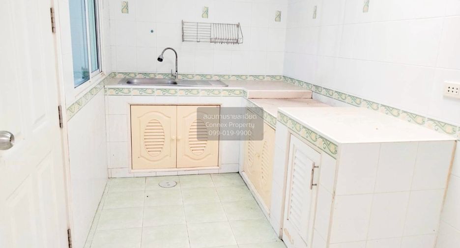 For sale 3 bedrooms townhouse in Mueang Pathum Thani, Pathum Thani