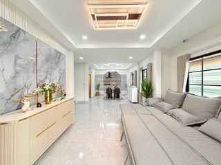 For sale 5 bedrooms house in Khlong Sam Wa, Bangkok