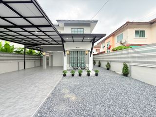For sale 5 bedrooms house in Khlong Sam Wa, Bangkok