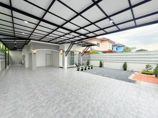 For sale 5 bedrooms house in Khlong Sam Wa, Bangkok