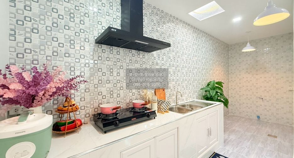 For sale 5 bedrooms house in Khlong Sam Wa, Bangkok