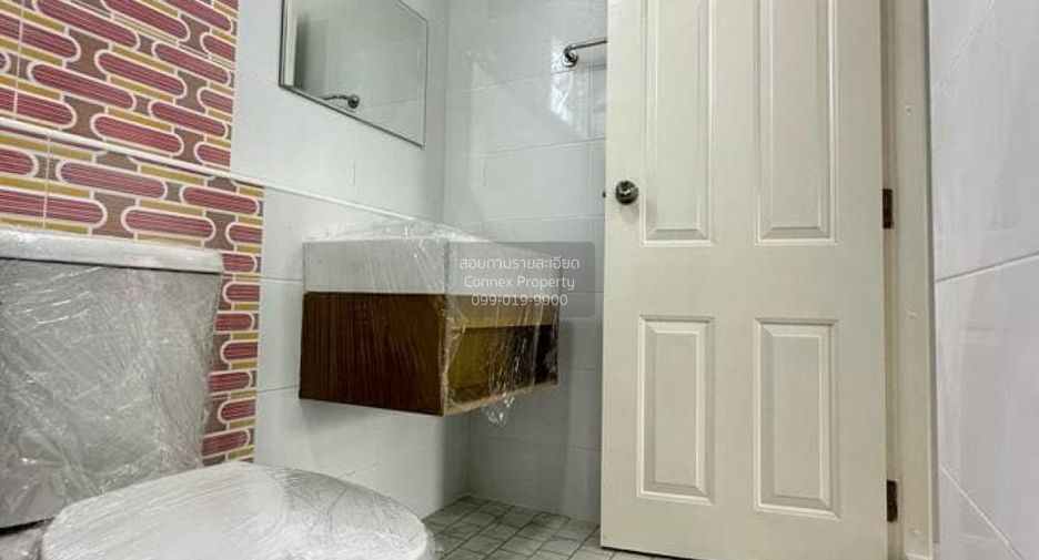 Casa adosada en venta de 3 habitaciones en Lam Luk Ka, Pathum Thani