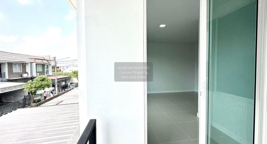 Casa adosada en venta de 3 habitaciones en Lam Luk Ka, Pathum Thani