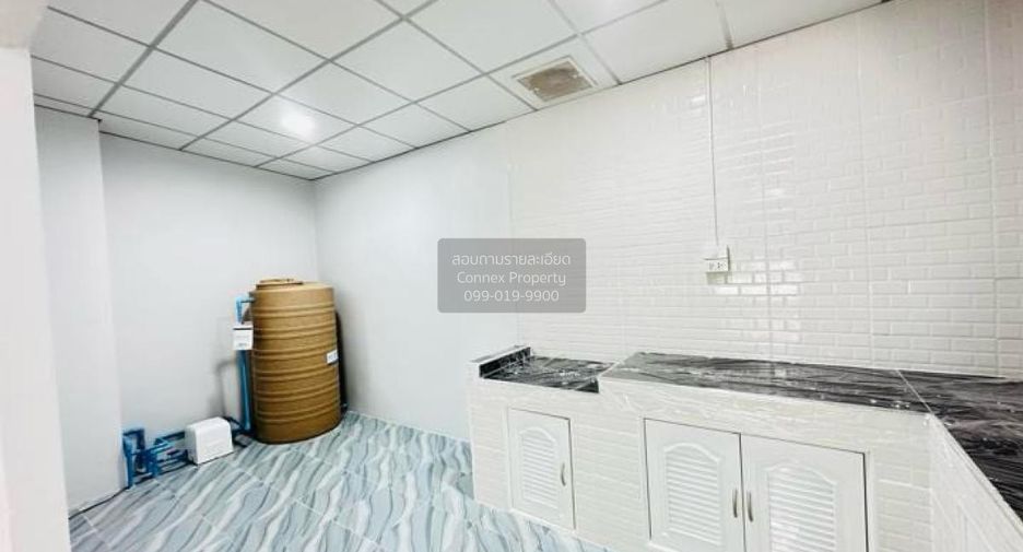 Casa adosada en venta de 3 habitaciones en Lam Luk Ka, Pathum Thani