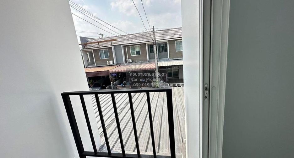 Casa adosada en venta de 3 habitaciones en Lam Luk Ka, Pathum Thani