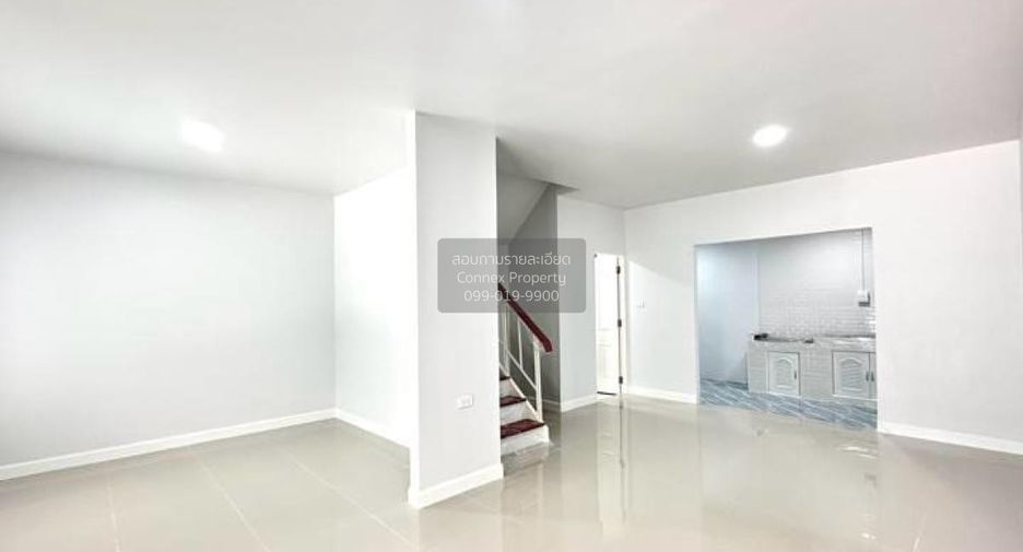 Casa adosada en venta de 3 habitaciones en Lam Luk Ka, Pathum Thani