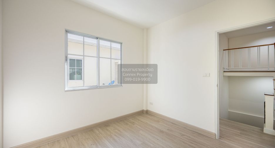 Casa adosada en venta de 3 habitaciones en Pak Kret, Nonthaburi