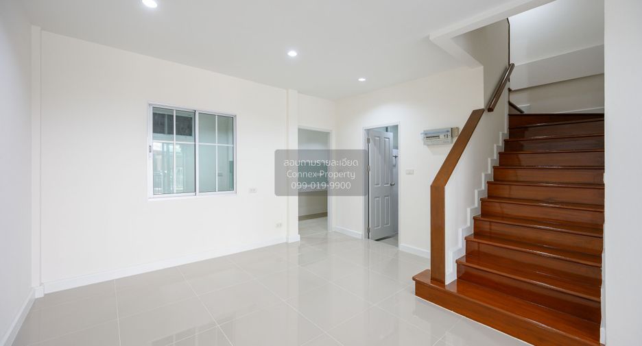 Casa adosada en venta de 3 habitaciones en Pak Kret, Nonthaburi