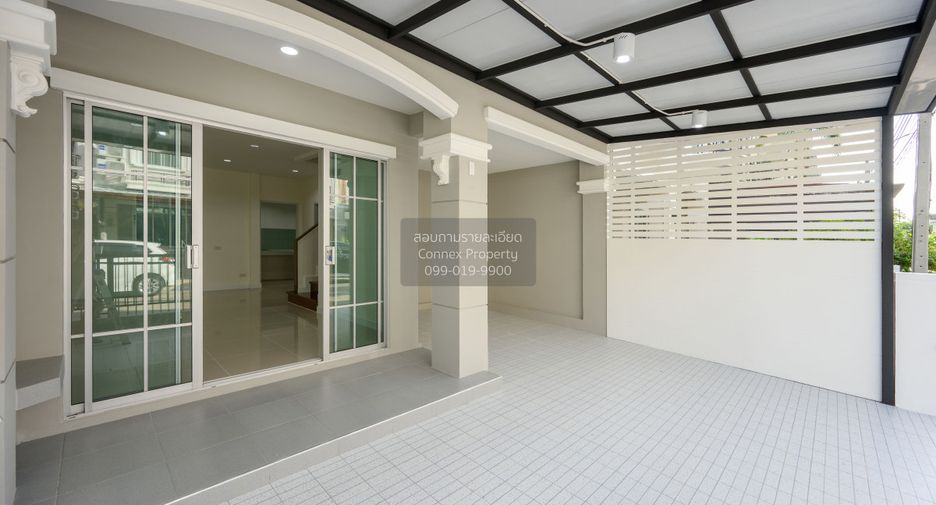Casa adosada en venta de 3 habitaciones en Pak Kret, Nonthaburi