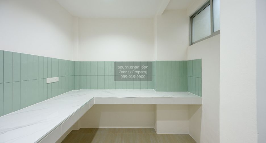 Casa adosada en venta de 3 habitaciones en Pak Kret, Nonthaburi