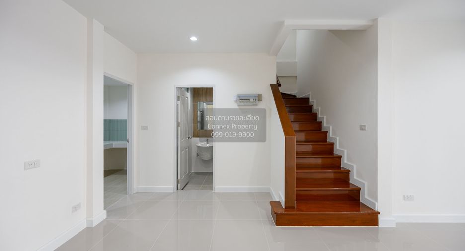 Casa adosada en venta de 3 habitaciones en Pak Kret, Nonthaburi