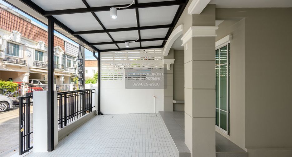 Casa adosada en venta de 3 habitaciones en Pak Kret, Nonthaburi