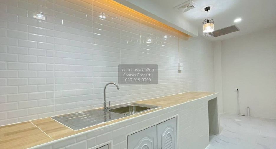 For sale 3 bedrooms townhouse in Khlong Luang, Pathum Thani