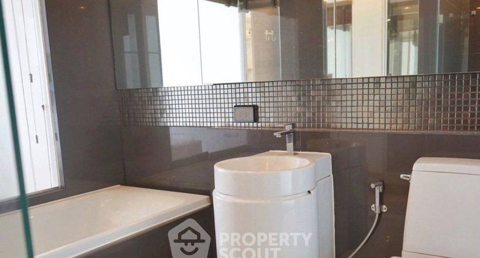 For sale 2 bedrooms condo in Phra Khanong, Bangkok