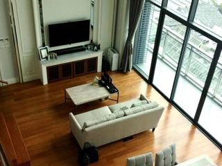 For sale 3 bedrooms condo in Khlong Toei, Bangkok
