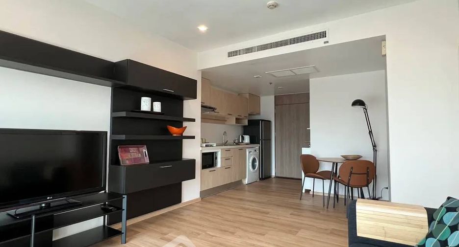 For sale 1 bed condo in Khlong Toei, Bangkok