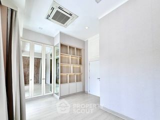 À vendre 3 chambres maison de ville à Bang Khen, Bangkok