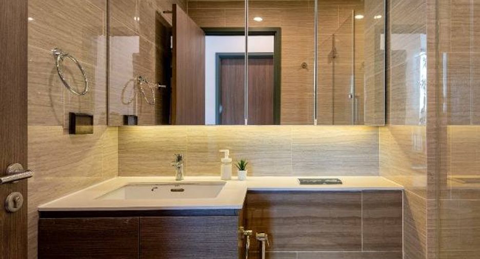 For sale 2 ベッドルーム condo in Bang Na, Bangkok