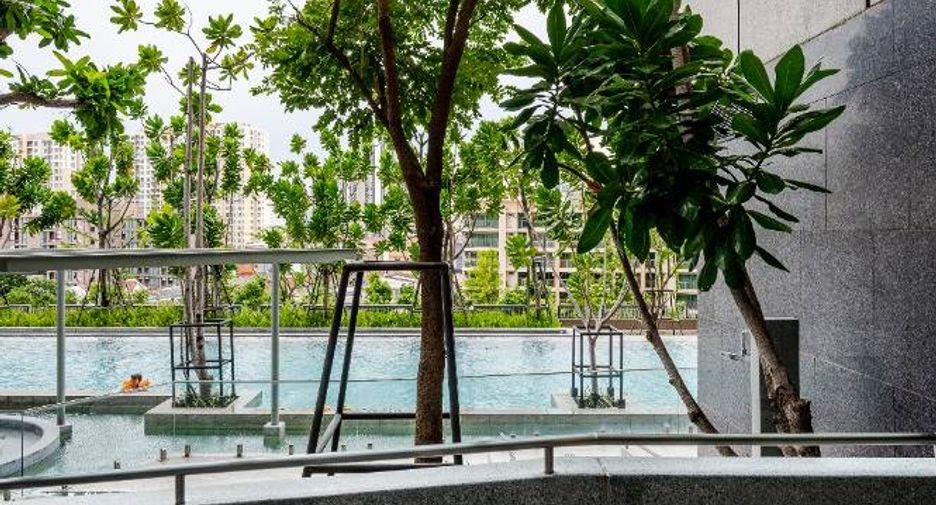For sale 2 ベッドルーム condo in Bang Na, Bangkok