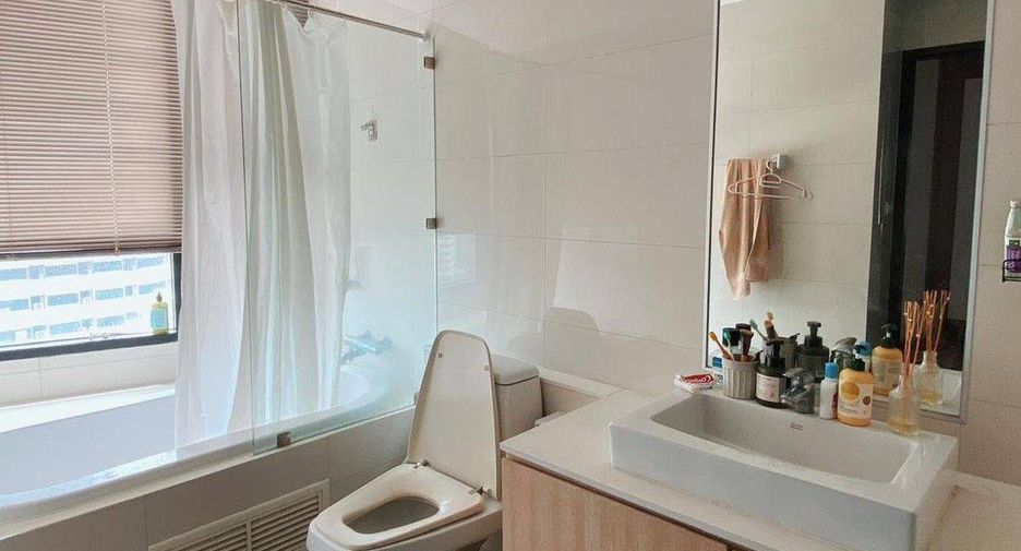For rent 2 bedrooms condo in Watthana, Bangkok
