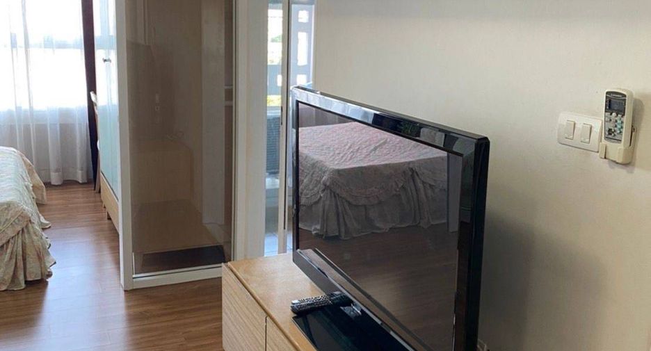 For rent 2 bedrooms condo in Huai Khwang, Bangkok