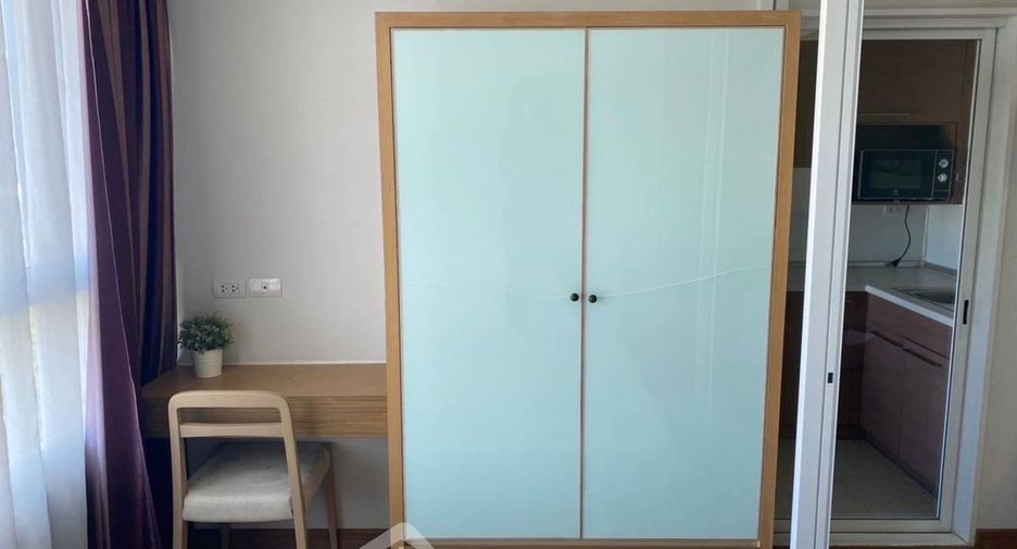 For rent 2 bedrooms condo in Huai Khwang, Bangkok