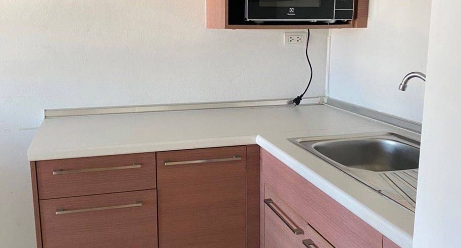 For rent 2 bedrooms condo in Huai Khwang, Bangkok