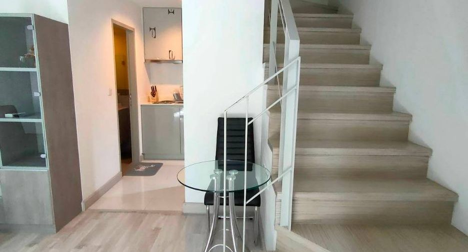 For rent 2 bedrooms condo in Huai Khwang, Bangkok
