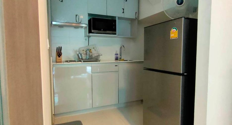 For rent 2 bedrooms condo in Huai Khwang, Bangkok