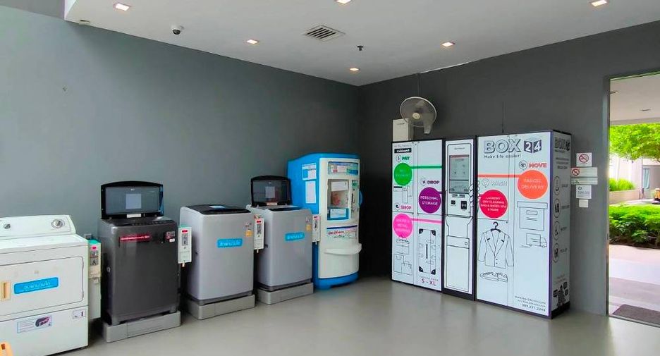 For rent 2 bedrooms condo in Huai Khwang, Bangkok