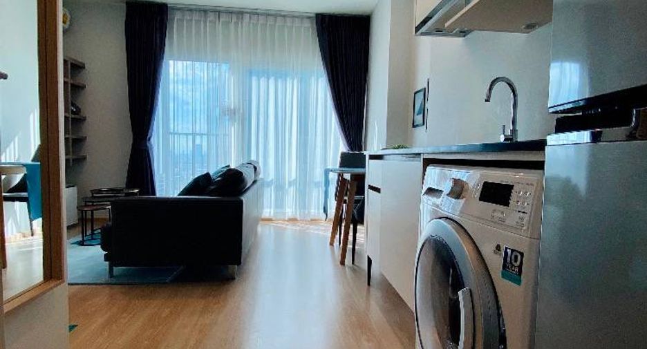 For rent 2 bedrooms condo in Huai Khwang, Bangkok