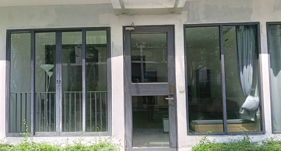 For rent 2 bedrooms condo in Huai Khwang, Bangkok