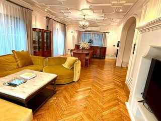 Haus zur Miete mit 4 Zimmer in Bang Kapi, Bangkok