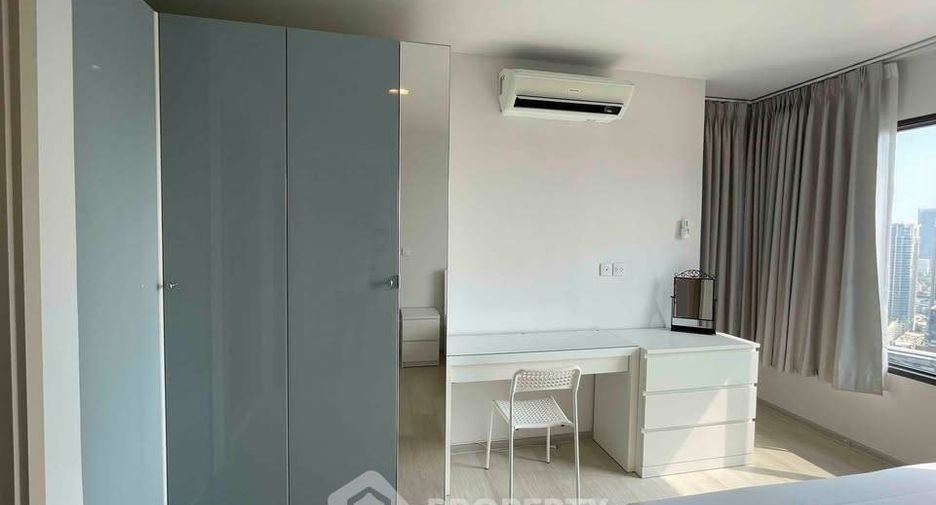 Wohnung zur Miete mit 2 Zimmer in Pathum Wan, Bangkok
