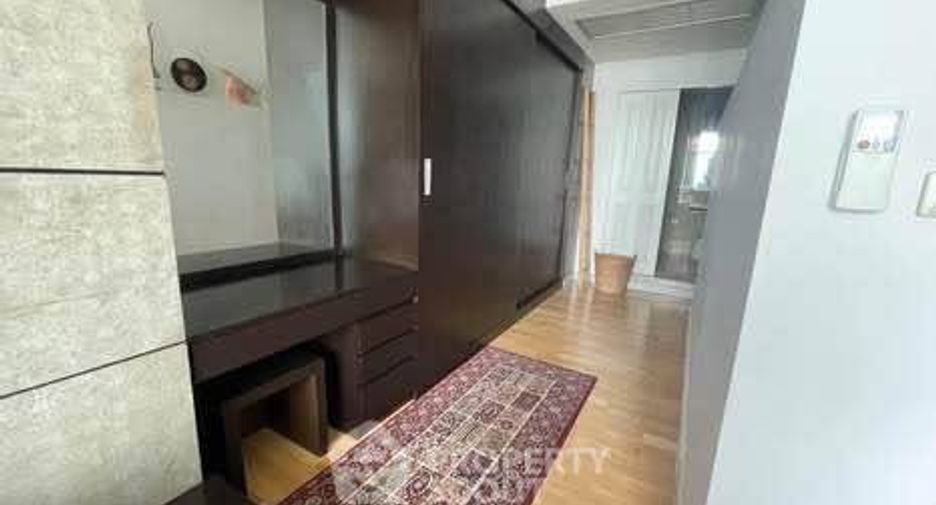 For rent 2 bedrooms condo in Sathon, Bangkok