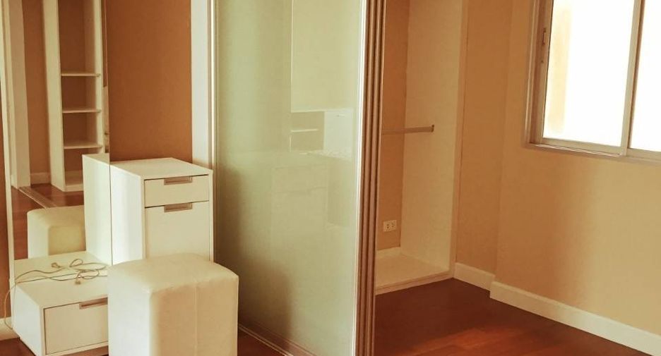 Wohnung zur Miete mit 2 Zimmer in Yan Nawa, Bangkok