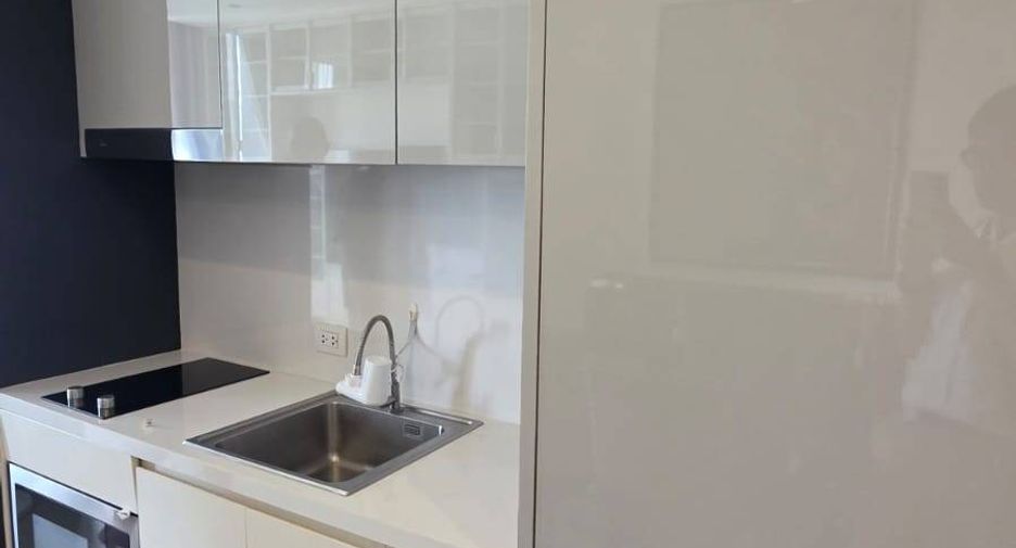 For rent 2 bedrooms condo in Pathum Wan, Bangkok