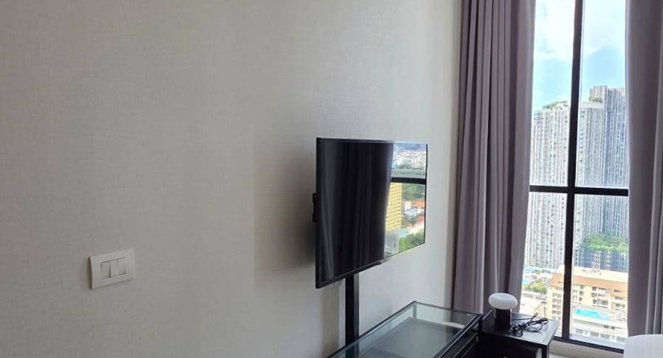 For rent 2 bedrooms condo in Pathum Wan, Bangkok