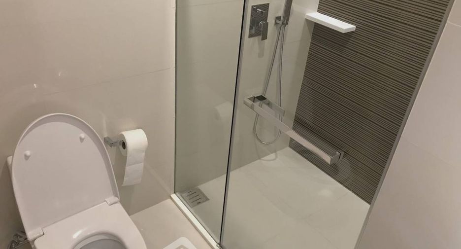 Wohnung zur Miete mit 1 Zimmer in Bang Rak, Bangkok